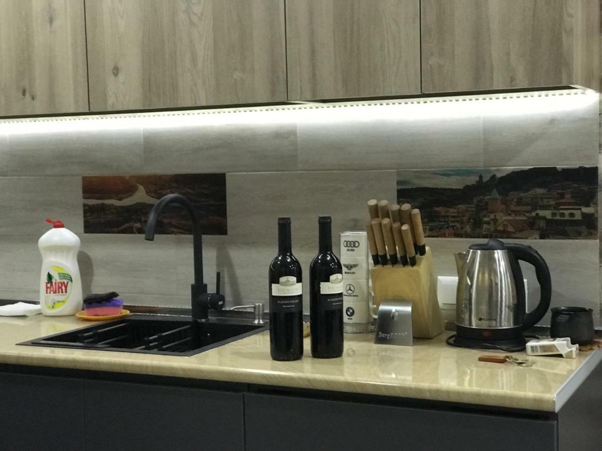 Luxury 4-Bedroom Apartment In The Center Τυφλίδα Εξωτερικό φωτογραφία