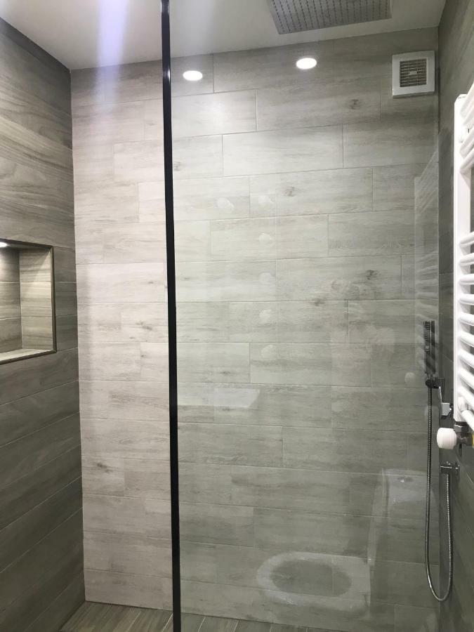Luxury 4-Bedroom Apartment In The Center Τυφλίδα Εξωτερικό φωτογραφία