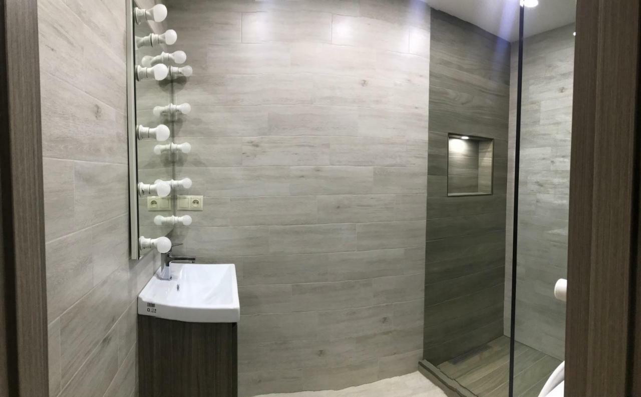 Luxury 4-Bedroom Apartment In The Center Τυφλίδα Εξωτερικό φωτογραφία