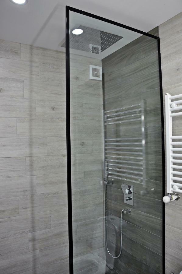 Luxury 4-Bedroom Apartment In The Center Τυφλίδα Εξωτερικό φωτογραφία