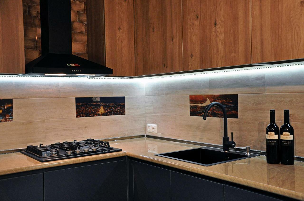 Luxury 4-Bedroom Apartment In The Center Τυφλίδα Εξωτερικό φωτογραφία