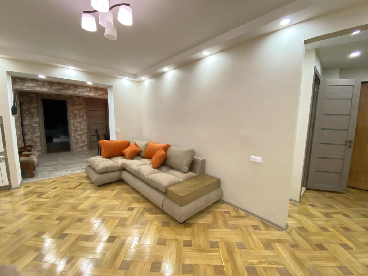 Luxury 4-Bedroom Apartment In The Center Τυφλίδα Εξωτερικό φωτογραφία